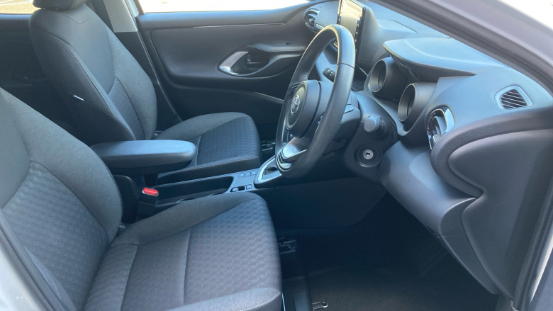 Toyota Yaris 1.5 Hybrid Design 5dr CVT Hybrid Hatchback